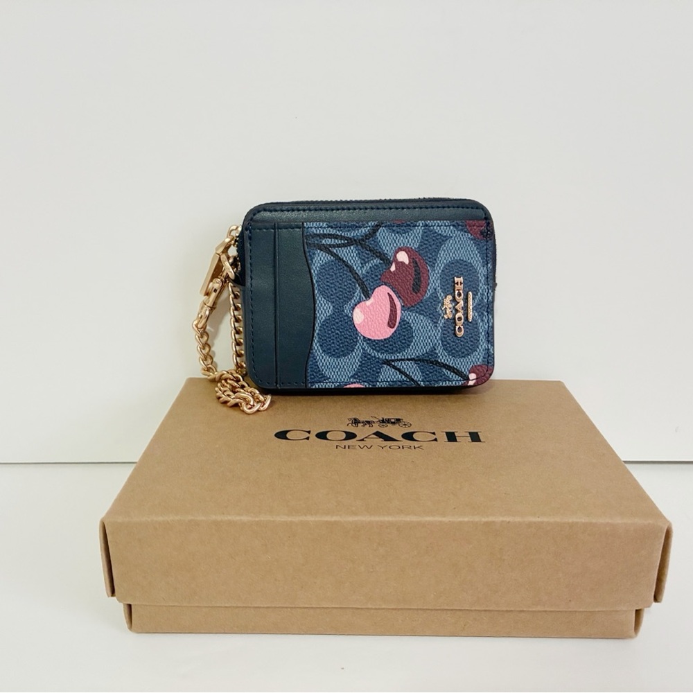 🌸 Coach Cherry Printed Zip Card Case With Chain Wristlet